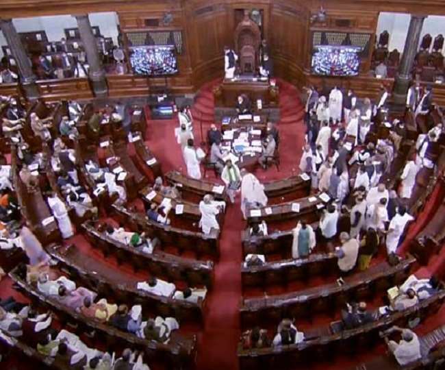 शीतकालीन सत्र 2021: सांसदों के निलंबन के मुद्दे पर दोनों सदनों में विपक्ष का हंगामा