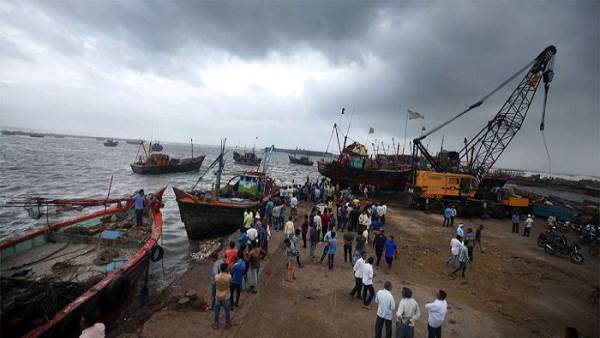 गुजरात में भारी बारिश का कहर, समुद्र में डूबीं 10 से 12 नाव, 10 से अधिक मछुआरे गायब