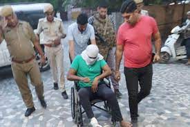 Rajasthan:भीलवाड़ा में दो पुलिस कांस्टेबल की हत्या का आरोपी पुलिस कि गिरफ्त में,राजू फौजी हुआ घायल