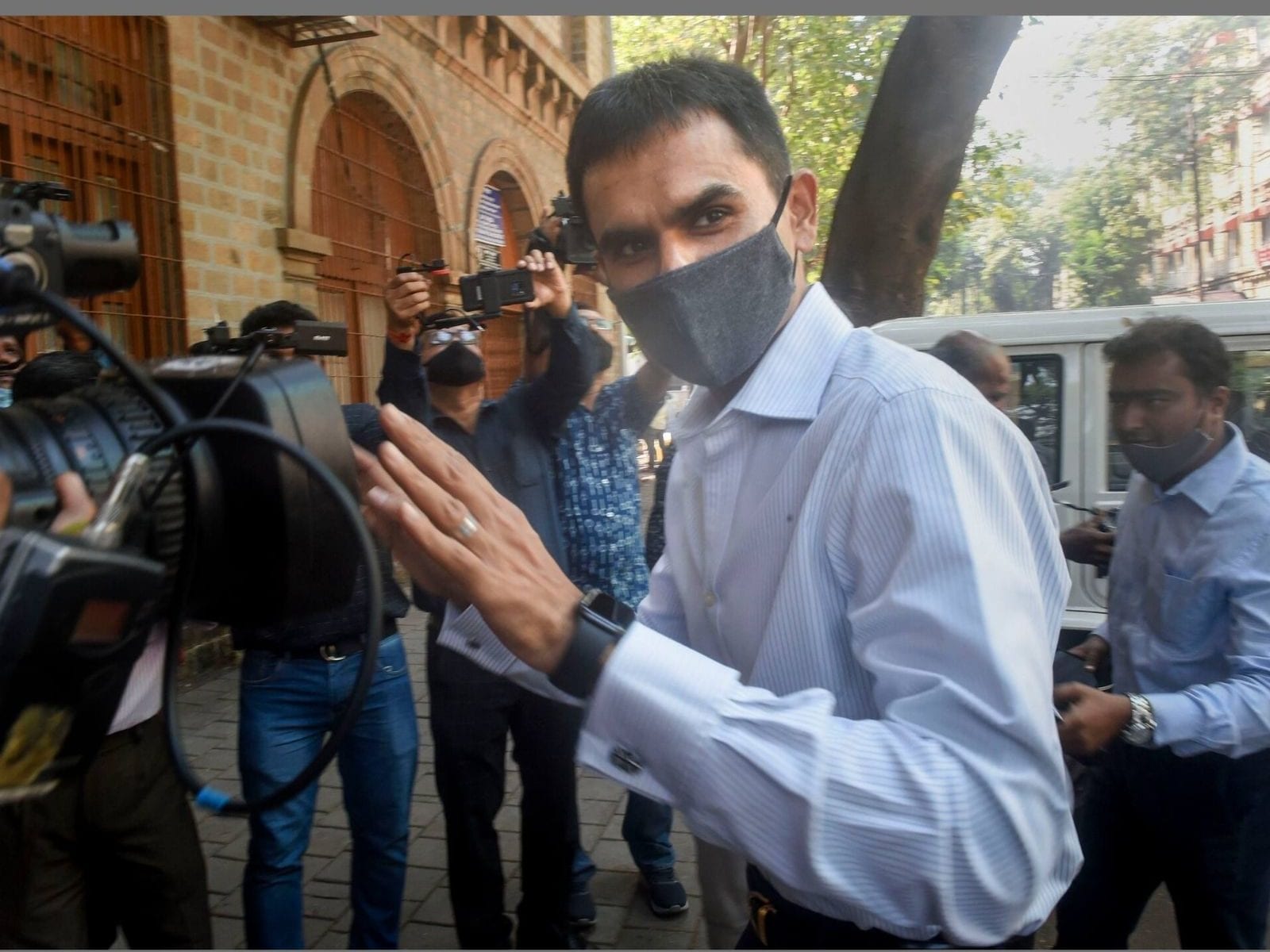 पूर्व NCB जोनल डायरेक्टर समीर वानखेड़े को बड़ा झटका, होटल और बार का लाइसेंस रद्द