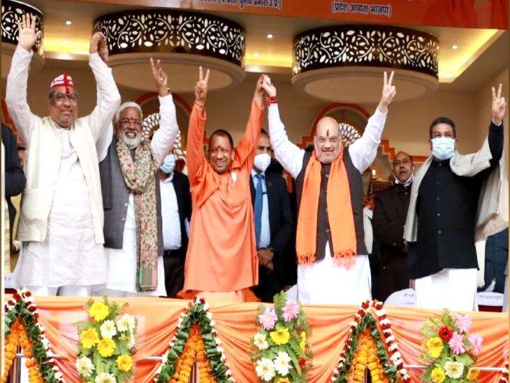 गोरखपुर के मेहंदीपुर गोपाल मंदिर में किए सीएम योगी ने दर्शन,गुरुद्वारे में टेका मत्था,डोर टू डोर किया कैंपेन