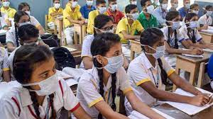 दिल्ली में खोले गए कक्षा 9 से 12 तक के स्कूल, उप मुख्यमंत्री ने की बच्चों से मुलाकात