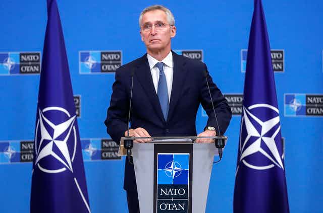 यूक्रेन पर हमले के बीच NATO का रूस के खिलाफ कार्रवाई की पहल, लातविया पहुंची अमेरिकी सेना