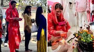 UP Elections 2022-23: बिना सुरक्षा तामझाम शिवमंदिर पहुंचीं प्रियंका गांधी, लाइन में लगकर किया दर्शन
