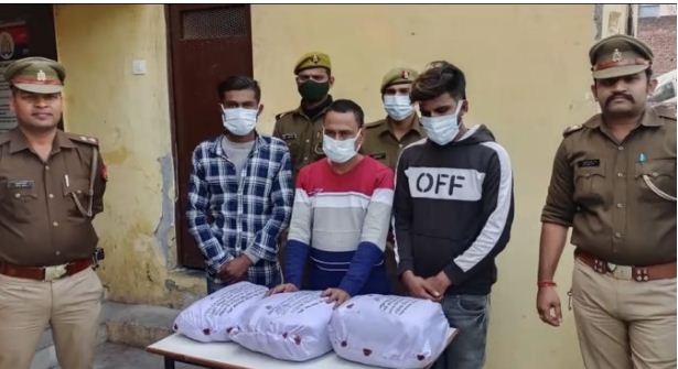 आगरा में अवैध मादक पदार्थ तस्करों के खिलाफ पुलिस की कार्रवाई,19 किलो चरस के साथ तीन सप्लायर्स पकड़े