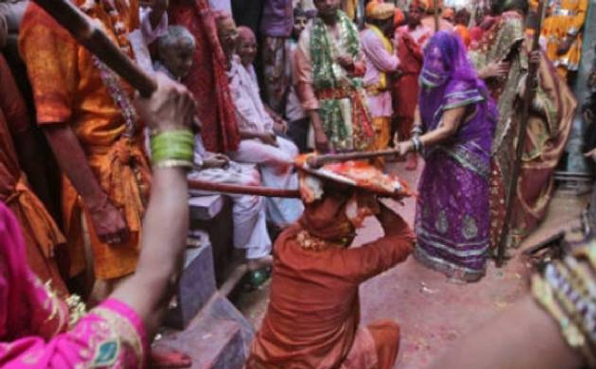 बरसाना में आज खेली जाएगी लट्ठमार होली,गोपियां बरसाएंगी नंदगांव के हुरियारों पर लाठिया