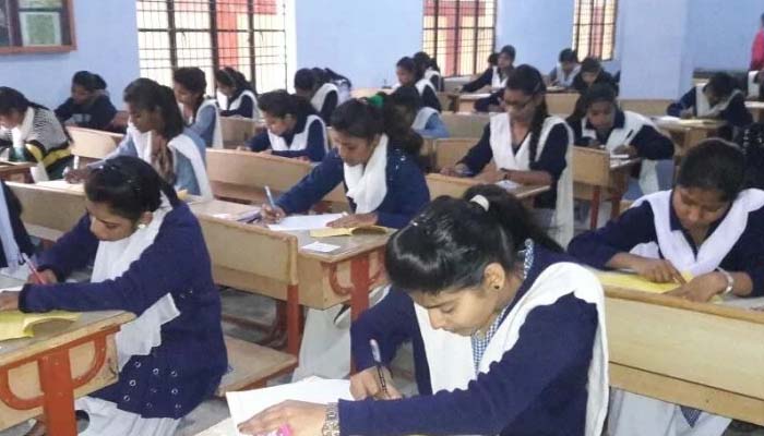 यूपी बोर्ड की परीक्षाएं शुरू,सघन चेकिंग के बाद परीक्षार्थियों को दिया प्रवेश,8 हजार 373 परीक्षा केंद्रों पर एग्जाम