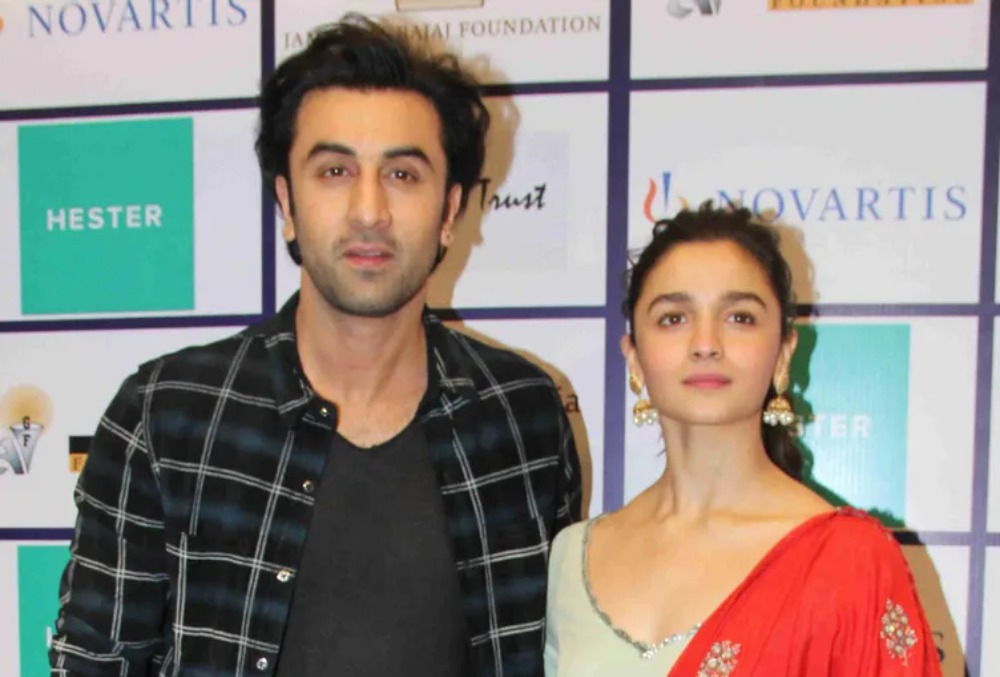 Alia Bhatt Ranbir Kapoor Wedding Live Update- रणबीर कपूर और आलिया की शादी में पत्नी के साथ पहुंचे आकाश अंबानी