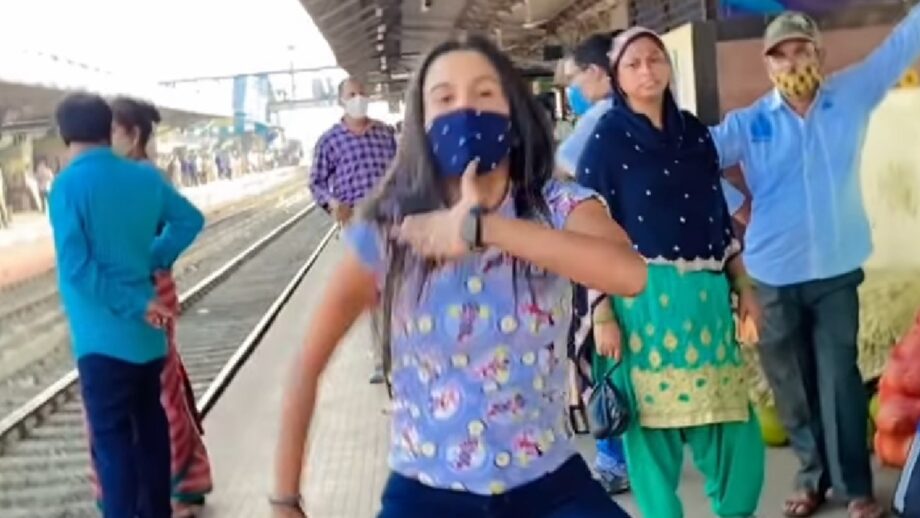 Video: टाइम्स स्क्वायर पर बादशाह के गाने ने मचाई धूम, डांस करती लड़की का वीडियो वायरल