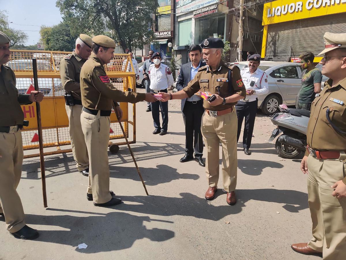 दिल्ली के जहांगीरपुरी में हनुमान जयंती पर हुई हिंसा के मामले में आरोपी अंसार पुलिस की गिरफ्त में