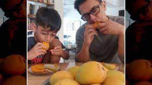 आमिर खान और आजाद ने साथ बैठकर खाए आम, ट्रोल बोले- क्या भाव ले आए हो?