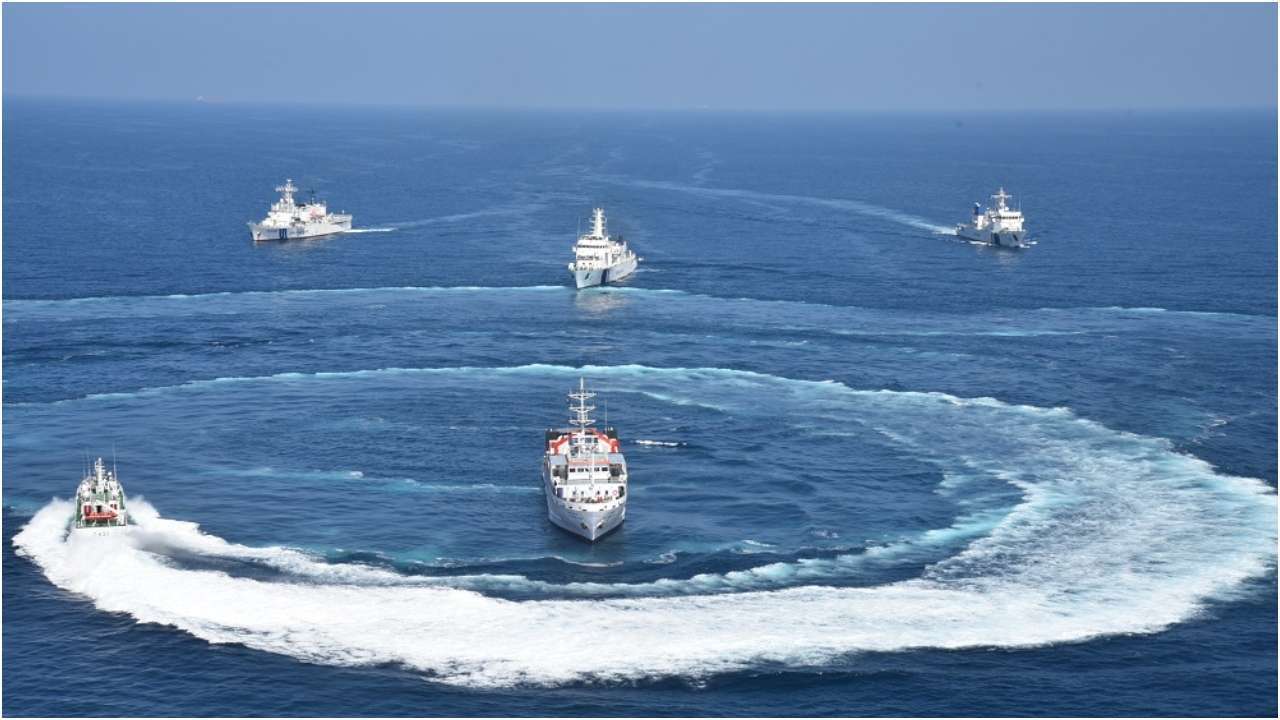 Coast Guard ने गुजरात तट के निकट पाकिस्तानी नाव को पकड़ा, 280 करोड़ रु की हेरोइन जब्त