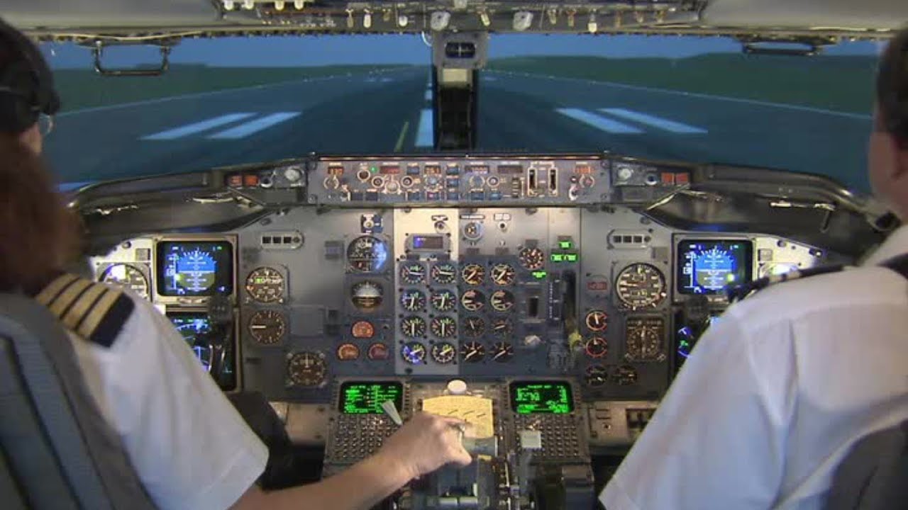 इंडिगो के सात पायलट इमरजेंसी फ्रिक्वेंसी पर कर रहे थे सैलरी की बात, DGCA ने शुरू की जांच