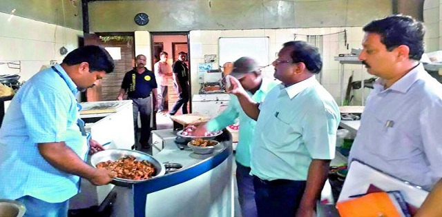 बाजार में बिक रहा बिना खाने लायक सामान:149 में से 43 सैंपल फेल, तेल-घी, मसालों में मिली मिलावट