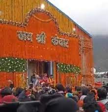 वैदिक मंत्रोच्चार के साथ 6 महीने बाद खुले बाबा केदारनाथ के कपाट,रावल ने डोली लेकर किया मंदिर में प्रवेश
