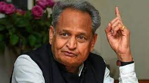 गहलोत ने सांप्रदायिक हिंसा पर भाजपा को जवाब देने के लिए मंत्रियों को दिया टाॅस्क, मंत्री बताएंगे हिंसा के पीछे कौन है