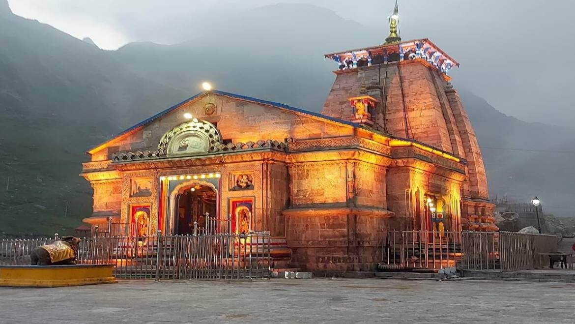 केदारनाथ में VIP एंट्री बंद:प्रशासन का सेफ्टी अलर्ट, आम लोगों की तरह ही दर्शन करेंगे सभी