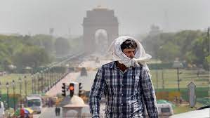 भीषण गर्मी से भट्ठी बन गई राजधानी दिल्ली, 49 डिग्री तक पहुंचा पारा