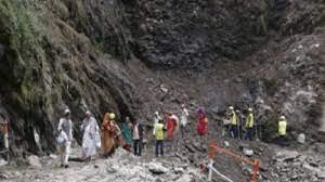 उत्तराखंड में भारी बारिश और बर्फबारी की वजह से रोकी गई केदारनाथ यात्रा,चंडीगढ़-मनाली हाईवे बंद