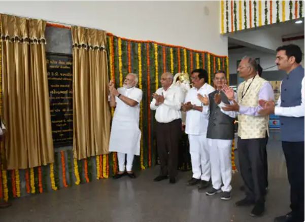 भाजपा का मिशन गुजरात,बोले मोदी - 8 साल से हम बापू के सपनों का भारत बनाने की कर रहे कोशिश
