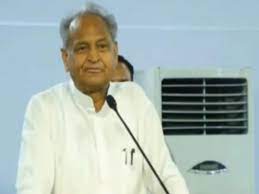 गहलोत ने ब्यूरोक्रेसी पर साधा निशाना, सीएम ने कहा- अफसरों को बदलने में एक मिनट का भी समय नहीं लगेगा