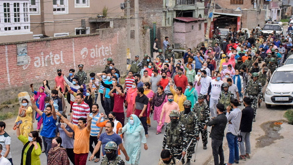कश्मीर में टारगेट किलिंग के बीच सरकार का फैसला,177 टीचर्स को घाटी से बाहर किया ट्रांसफर