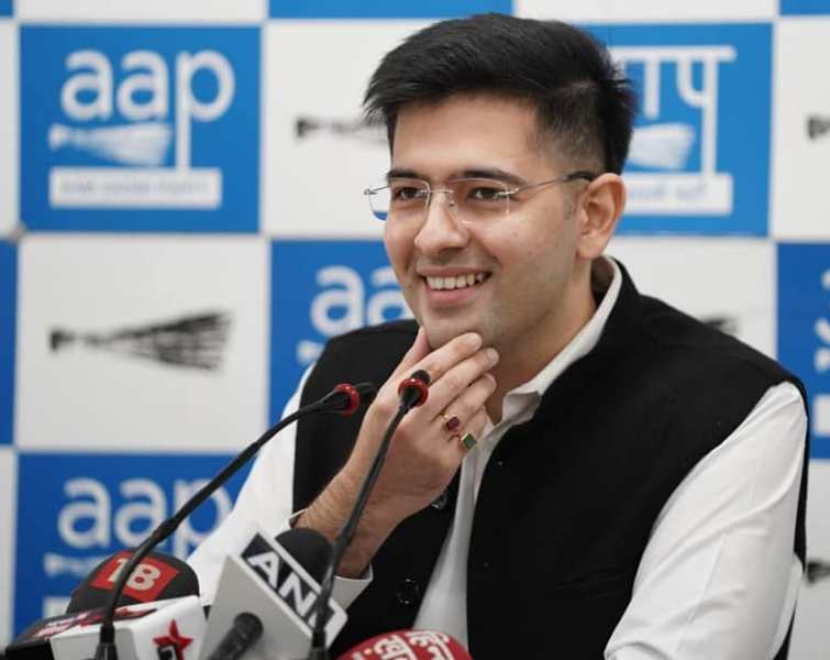 राहुल ने ED अफसर से पूछा- यहां केवल कांग्रेस नेताओं से पूछताछ होती है या किसी और को भी बुलाते हैं