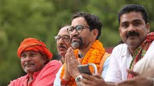 आजम का गढ़ टूटा, आजमगढ़ में भी लहराया भगवा, ओवैसी का सपा पर तंज