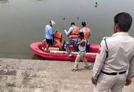 'मां-पापा आप चाहते थे कि मैं मर जाऊं, तो मैं मर रही हूं', पिता को वीडियो मैसेज भेज चंबल नदी में कूदी नवविवाहिता