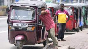 Petrol Diesel Price Srilanka: श्रीलंका में पेट्रोल-डीजल हुआ महंगा, 450 रुपये लीटर के पार पहुंची कीमत