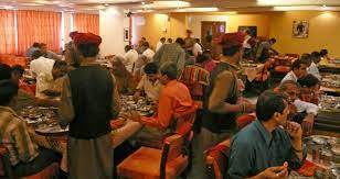 सरकार ने लिया बड़ा फैसला, अब कोई भी होटल और रेस्तरां बिल में अपनी मर्जी से नहीं जोड़ सकेगा सर्विस चार्ज