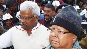 लालू के OSD रहे भोला यादव को CBI ने किया गिरफ्तार, रेलवे भर्ती घोटाले में 4 ठिकानों पर छापेमारी