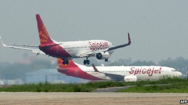 SpiceJet पर डीजीसीए की बड़ी कार्रवाई, 50 फीसदी उड़ानों पर 8 हफ्ते के लिए रोक