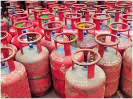 LPG Cylinder Price: सस्ता हुआ LPG सिलेंडर, जानिए क्या हैं नए रेट