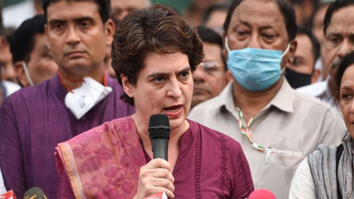 Congress Protest: राहुल गांधी के बाद अब पुलिस ने प्रियंका गांधी को भी हिरासत में ले लिया