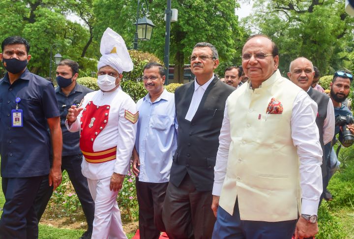 Delhi लेफ्टिनेंट गवर्नर (LG) विनय कुमार सक्सेना ने भ्रष्टाचार के मामले में 12 आईएएस अधिकारियों का तबादला कर दिया गया
