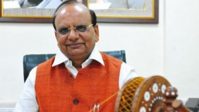 आम आदमी पार्टी ने दिल्ली के उपराज्यपाल विनय सक्सेना पर 1400 करोड़ के घोटाले का आरोप लगाया