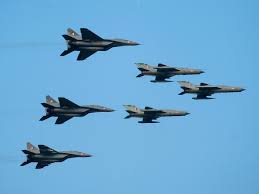 चंडीगढ़ Air Show में राफेल व सूर्य किरण फाइटर जेटों के करतब ने किया रोमांचित
