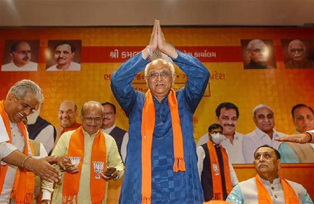 भूपेंद्र पटेल ने राज्यपाल से मिल सरकार बनाने का दावा किया पेश