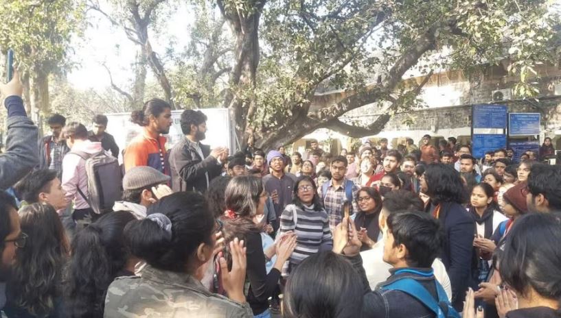 BBC डॉक्यूमेंट्री पर दिल्ली यूनिवर्सिटी में हंगामा, 144 धारा लागू कई छात्र हिरासत में