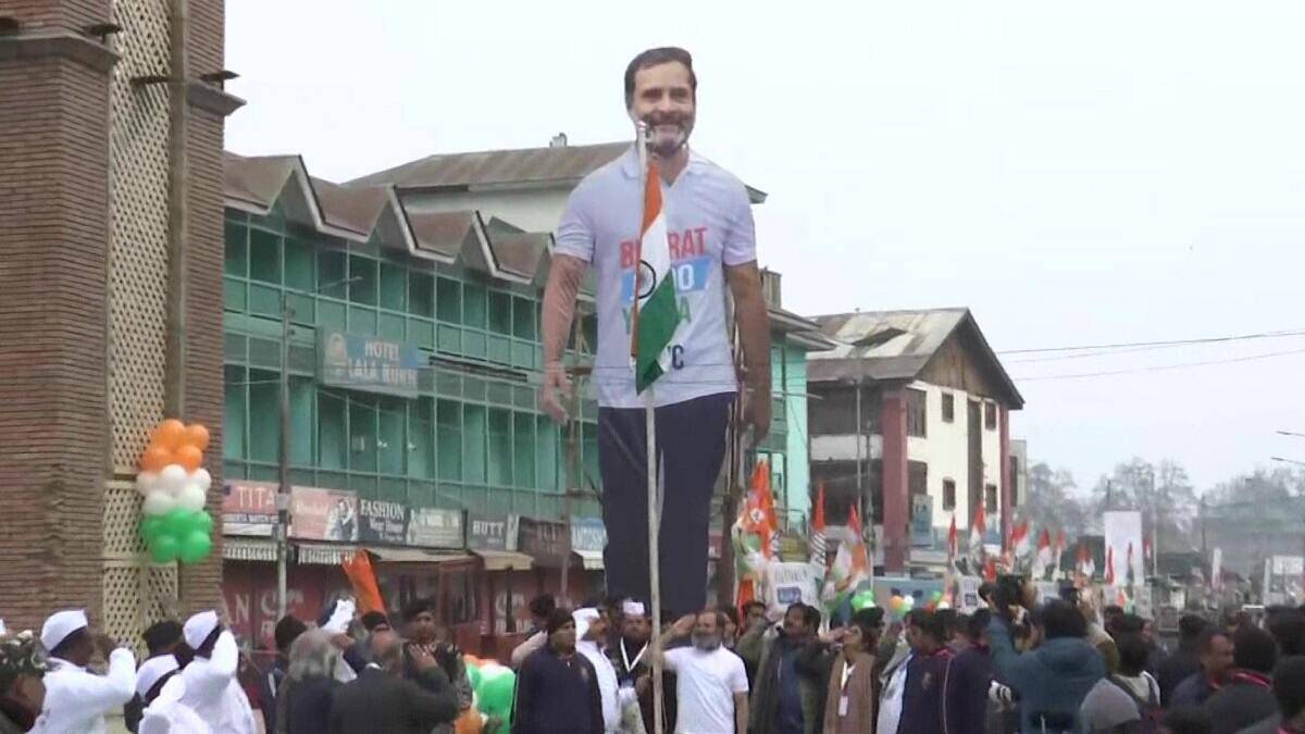 भरत जोड़ यात्रा खत्म, राहुल ने श्रीनगर के लाल चक में फहराया