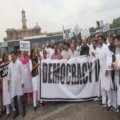 राहुल गांधी के मसले पर संसद से सड़क तक उबाल,विपक्षी दलों का मिला  साथ