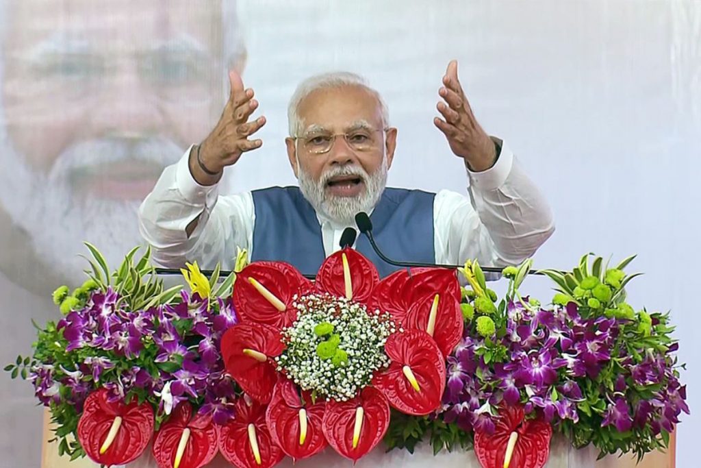 Civil Services Day : PM Modi ने अधिकारियों से भ्रष्टाचार के खिलाफ मोर्चा खोलने का दिया मंत्र