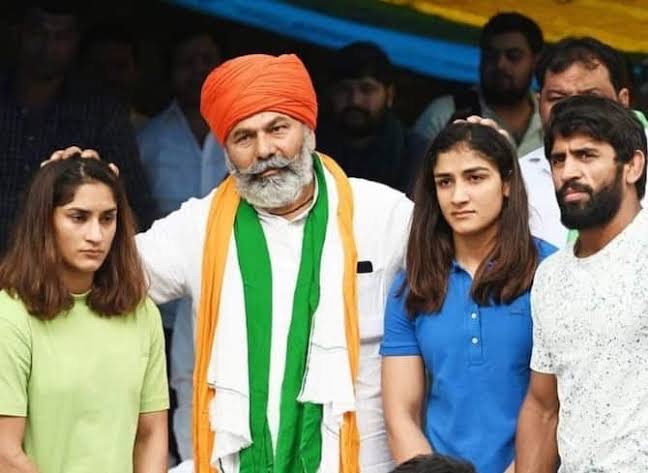 खाप पंचायत पहलवानों के समर्थन में हुई एकजुट,यहाँ जो फ़ैसले होते है,वो न्याय के फ़ैसले होते हैं-राकेश टिकैत।