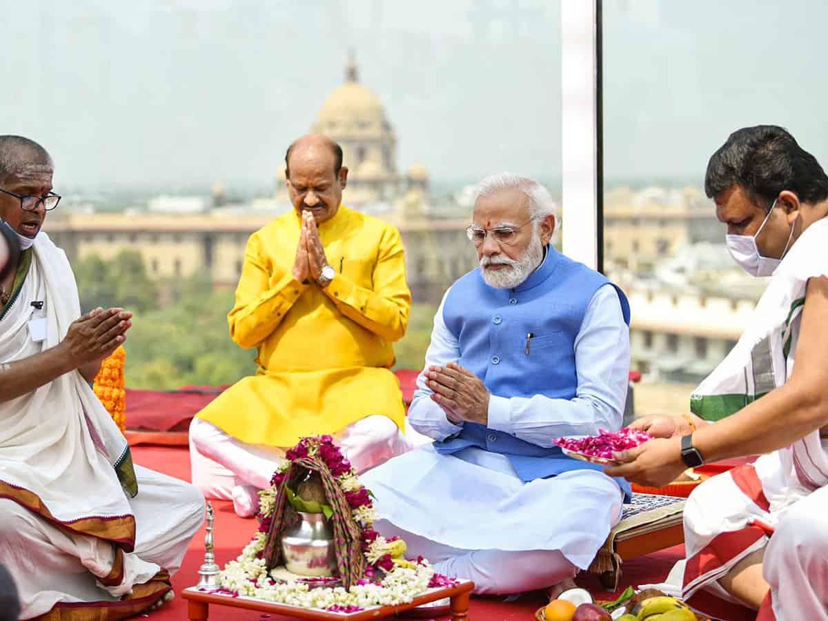 आज संसद भवन का हुआ उद्घाटन,पूजा-अर्चना के साथ समारोह की शुरुआत।