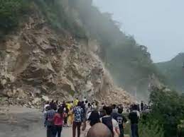 हिमाचल प्रदेश में बारिश की वजह से मंडी जिले में पिछले 20 घंटे में लैंडस्लाइड की हुई दूसरी घटना