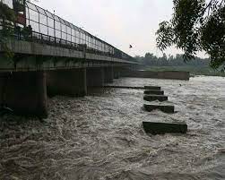 दिल्ली के बाद नोएडा में बारिश से मचा हाहाकार,वहीं यमुना नदी का बहाव बरकरार,पीएम मोदी ने फ्रांस से ली दिल्ली के मौसम की जानकारी।