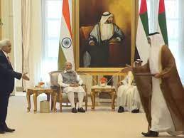 फ्रांस के 2 दिन के दौरे के बाद प्रधानमंत्री नरेंद्र मोदी एक दिन के लिए UAE पहुंचे, UAE के राष्ट्रपति ने मोदी को बांधा फ्रेंडशिप बैंड