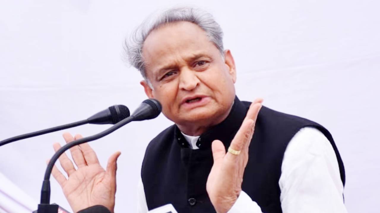 मणिपुर हिंसा घटना को लेकर सीएम अशोक गहलोत ने केंद्र सरकार और पीएम मोदी पर साधा निशाना ।