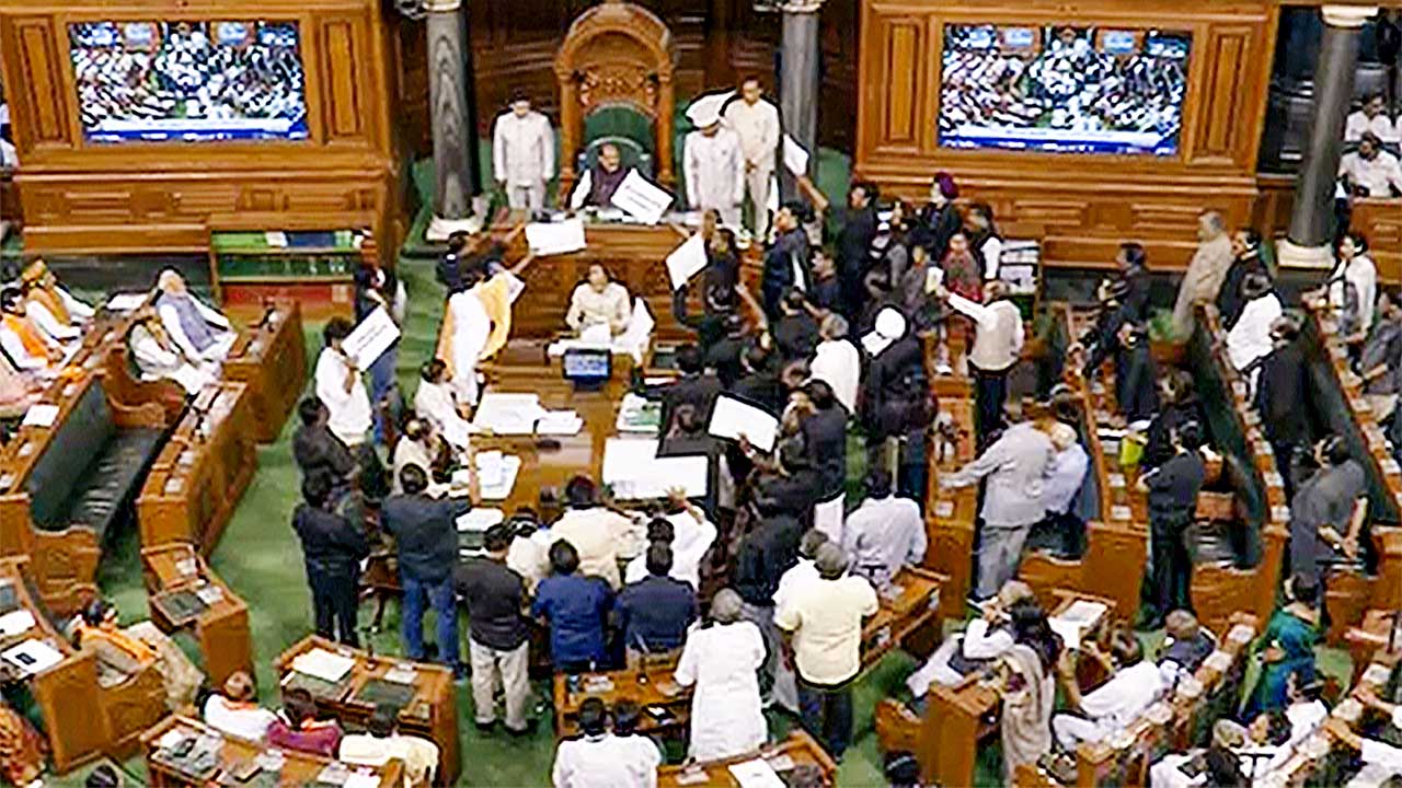मानसून सत्र के छठे दिन विपक्ष काले कपड़े पहनकर संसद में विरोध जताया: मणिपुर हिंसा पर प्रधानमंत्री मोदी से माँगा जवाब